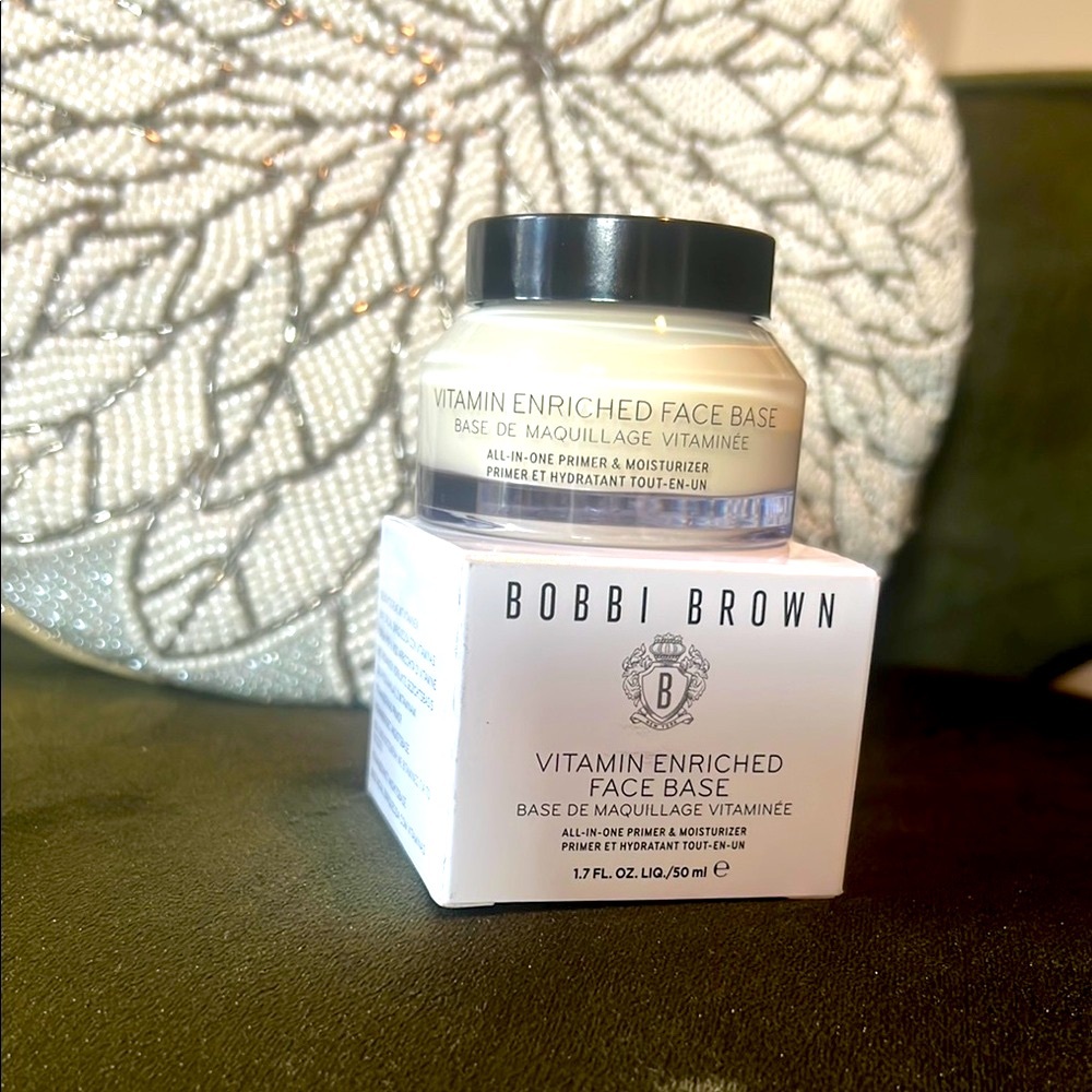 NIB Bobbi Brown Vitamin Enriched Face Base